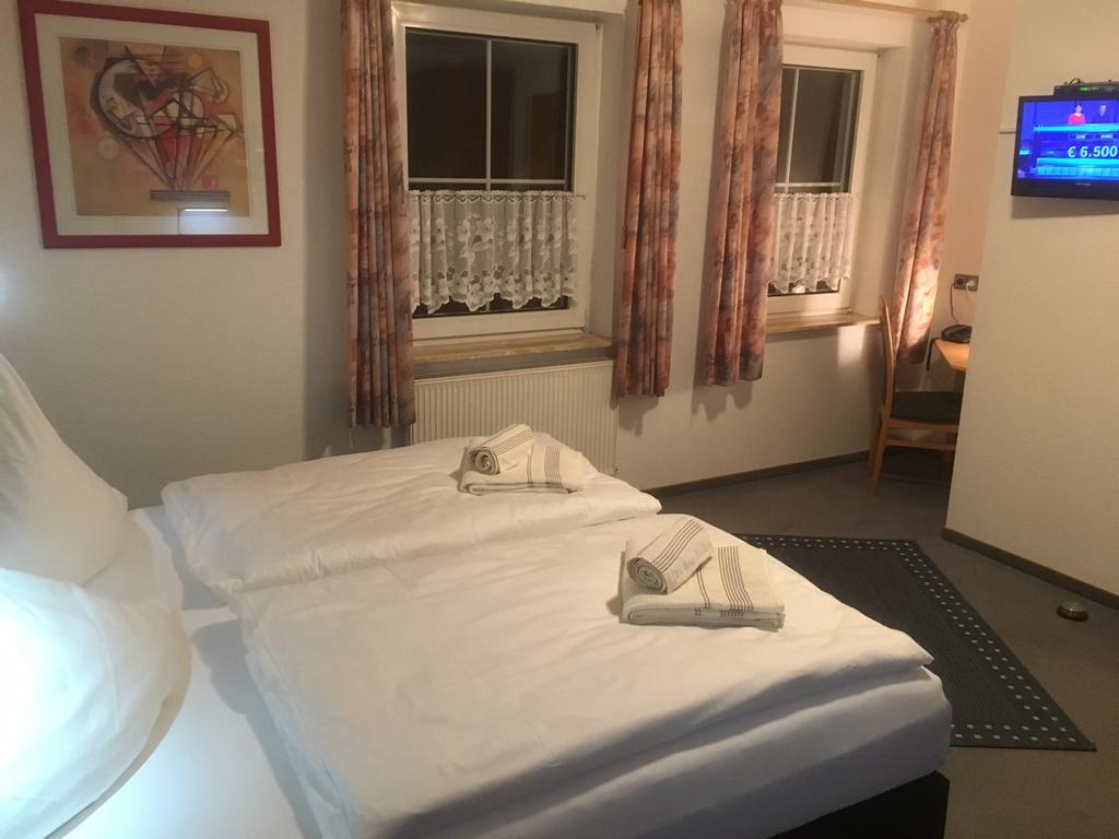Hotel Am Maibaum Neuenrade Екстериор снимка